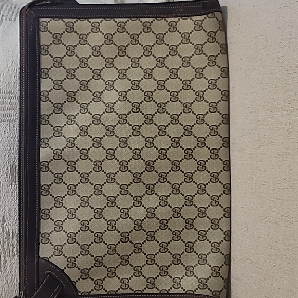 Gucci Supreme Portfolio Clutch - Picture 1 of 12
